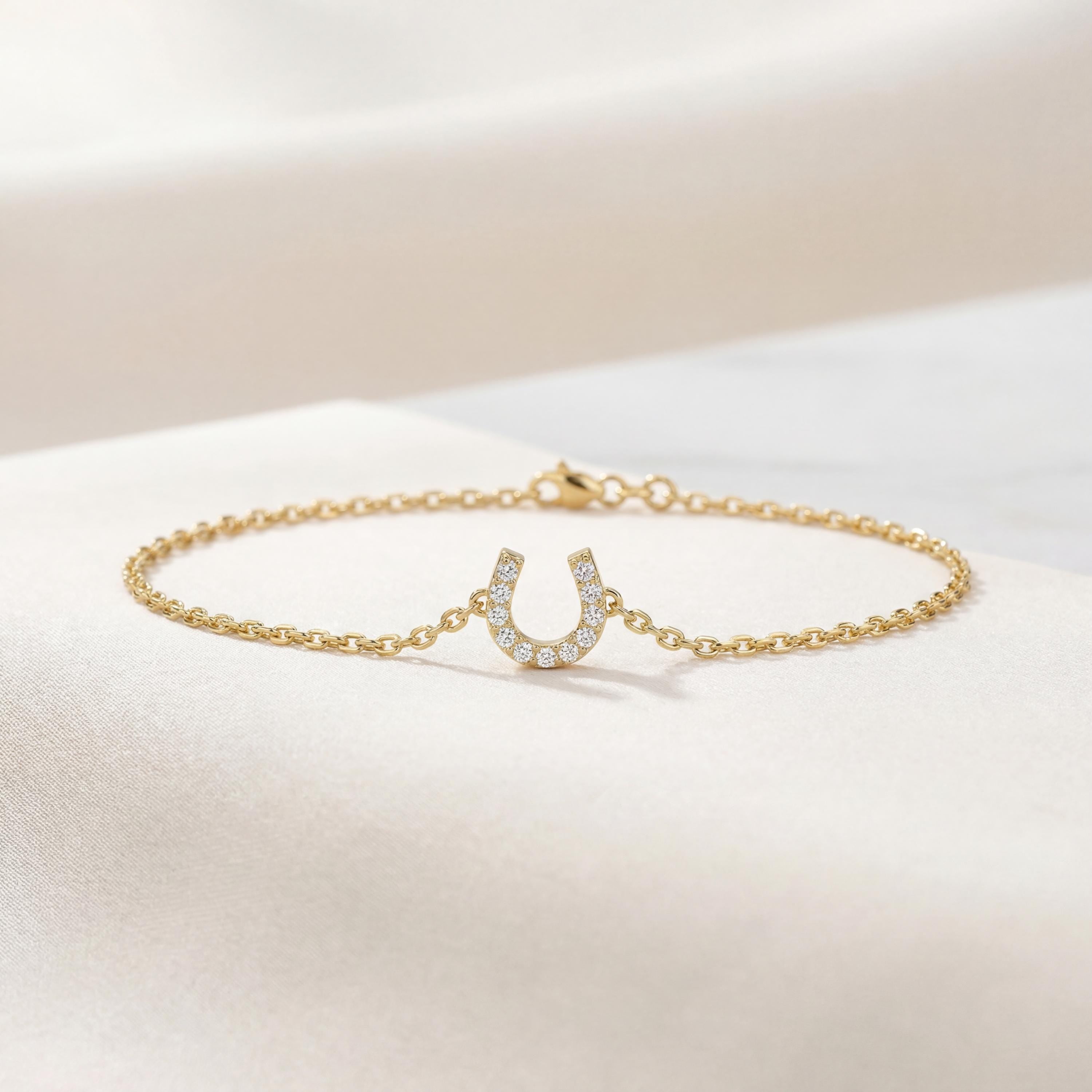 Round Diamond Pave 14K Dainty Solid Gold Horseshoe Chain Link Bracelet