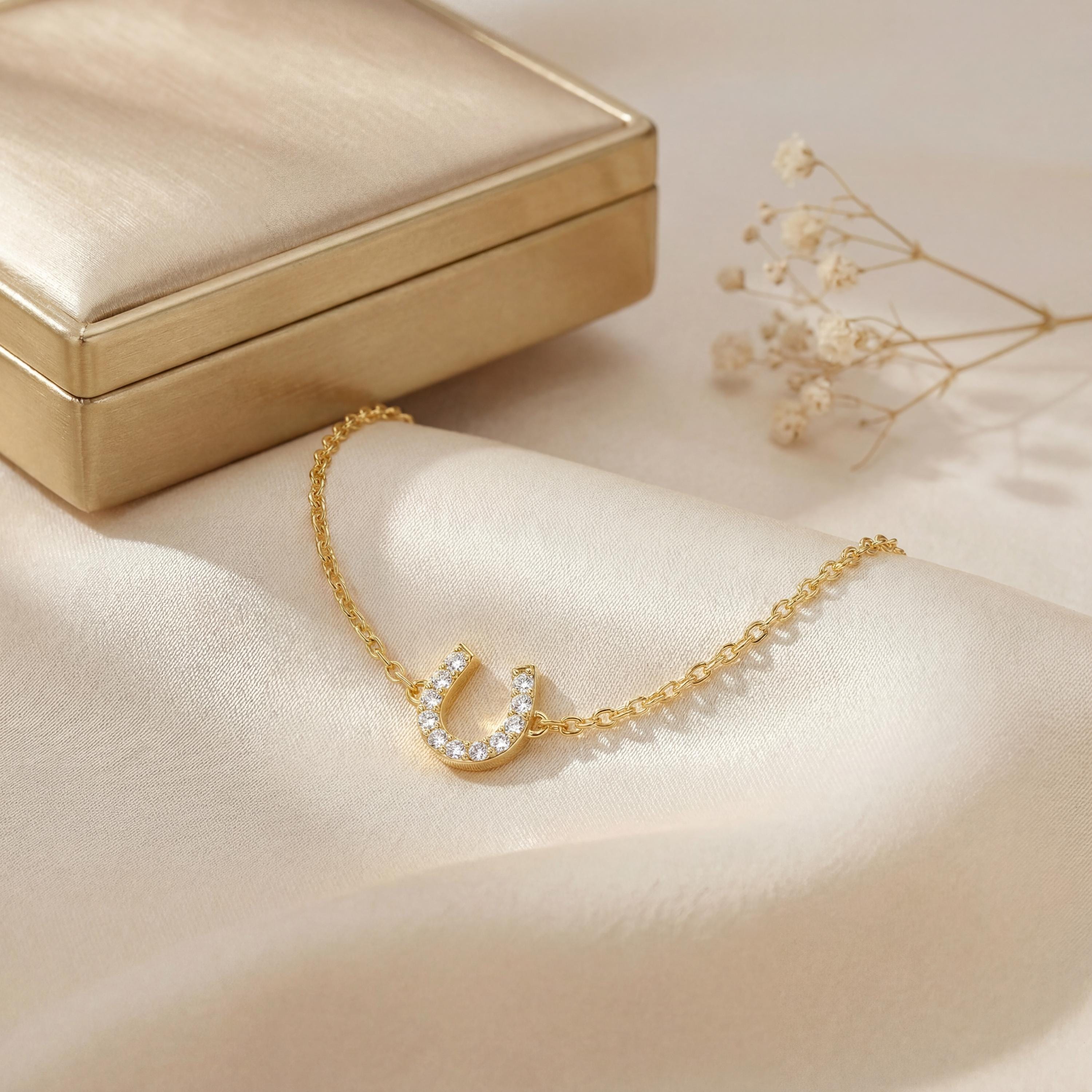 Round Diamond Pave 14K Dainty Solid Gold Horseshoe Chain Link Bracelet