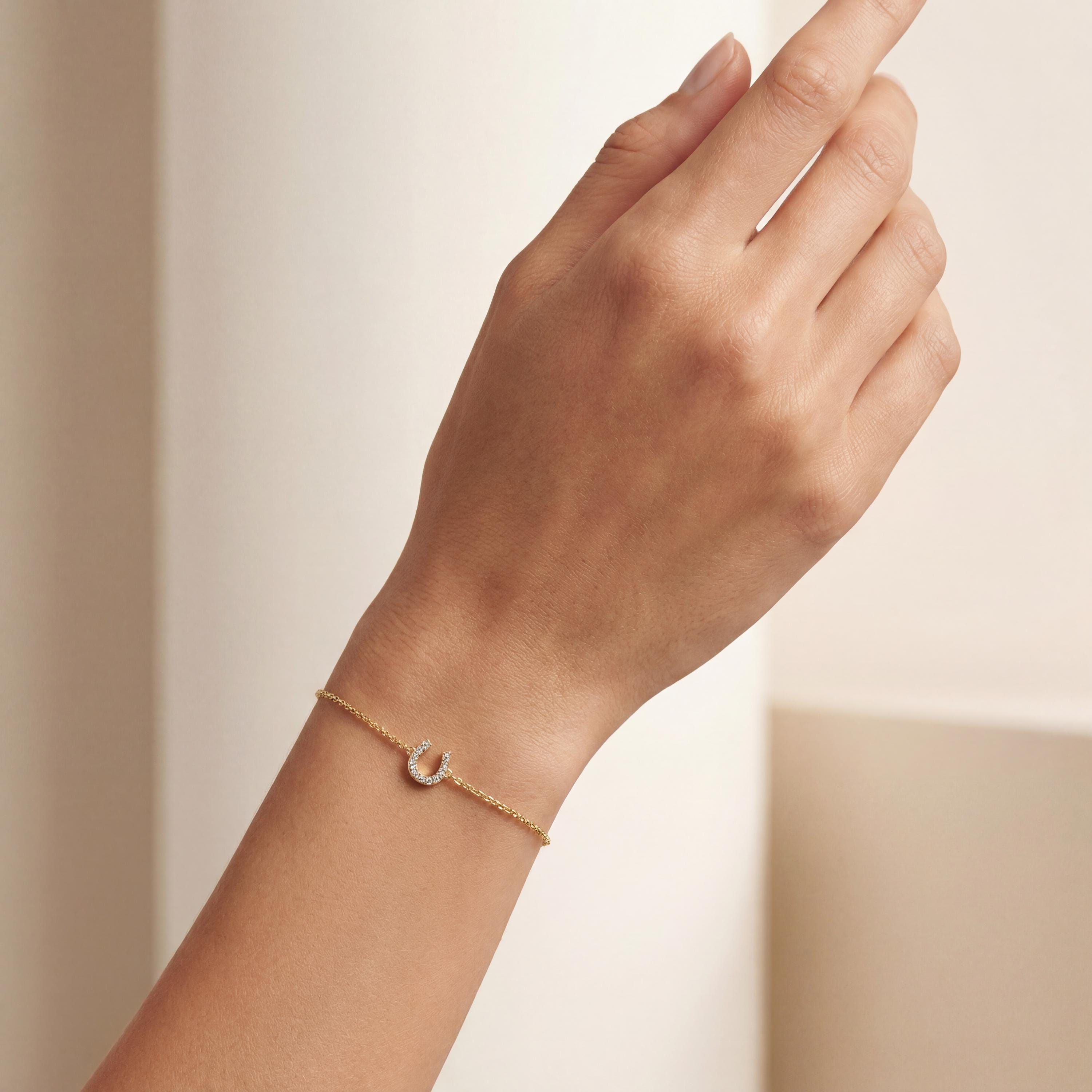 Round Diamond Pave 14K Dainty Solid Gold Horseshoe Chain Link Bracelet
