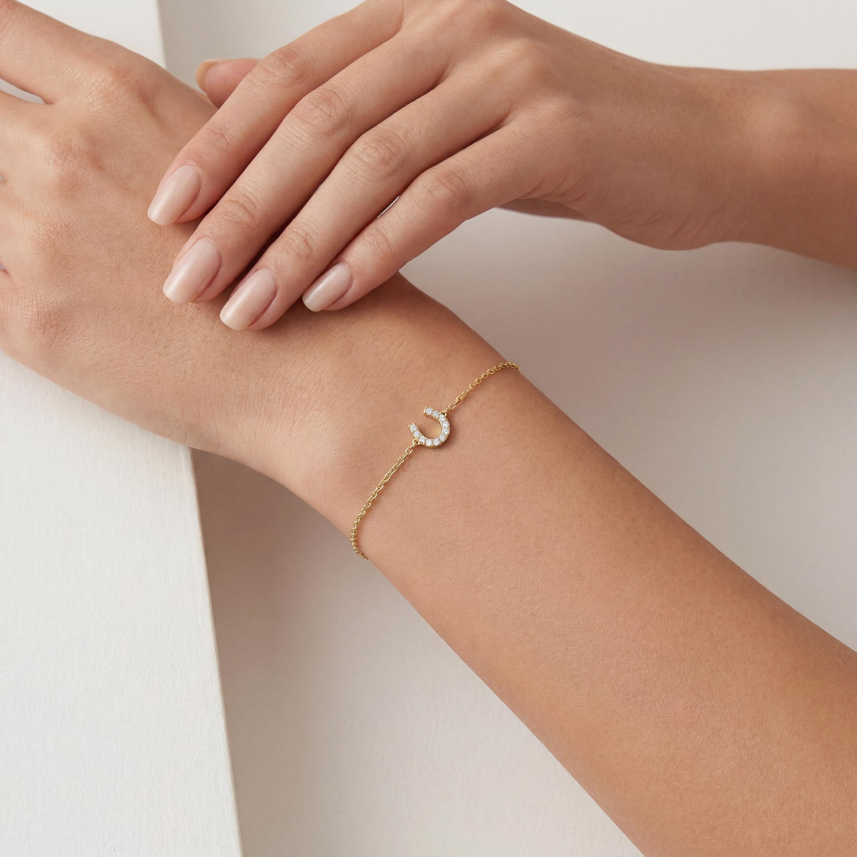 Round Diamond Pave 14K Dainty Solid Gold Horseshoe Chain Link Bracelet
