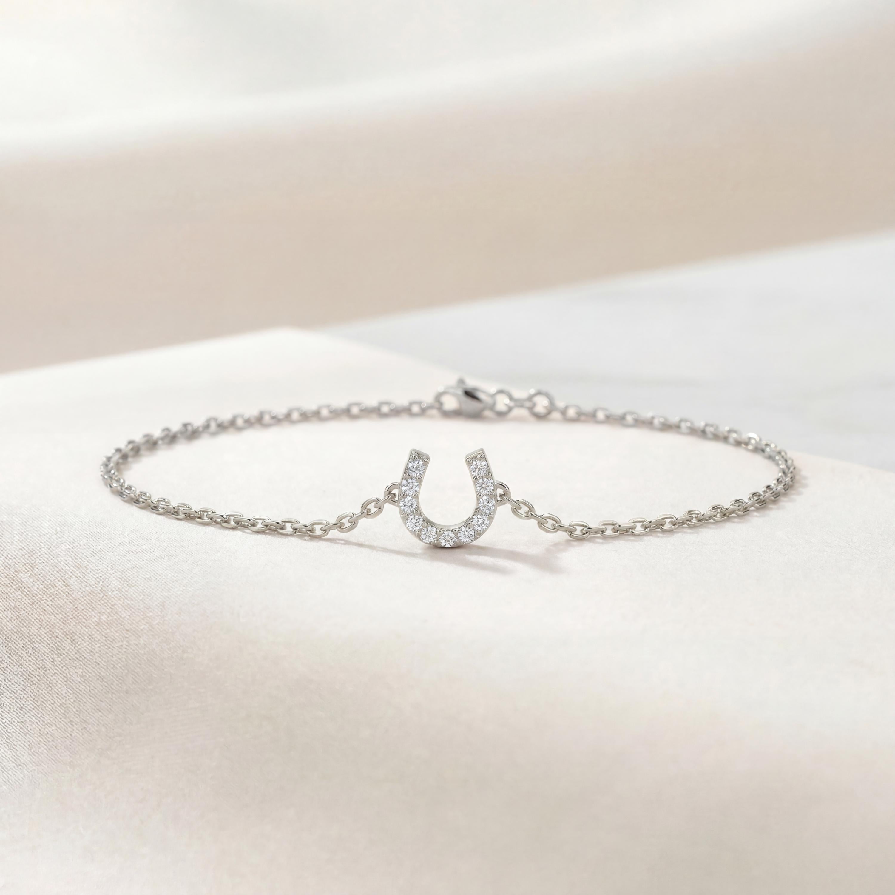 Round Diamond Pave 14K Dainty Solid Gold Horseshoe Chain Link Bracelet