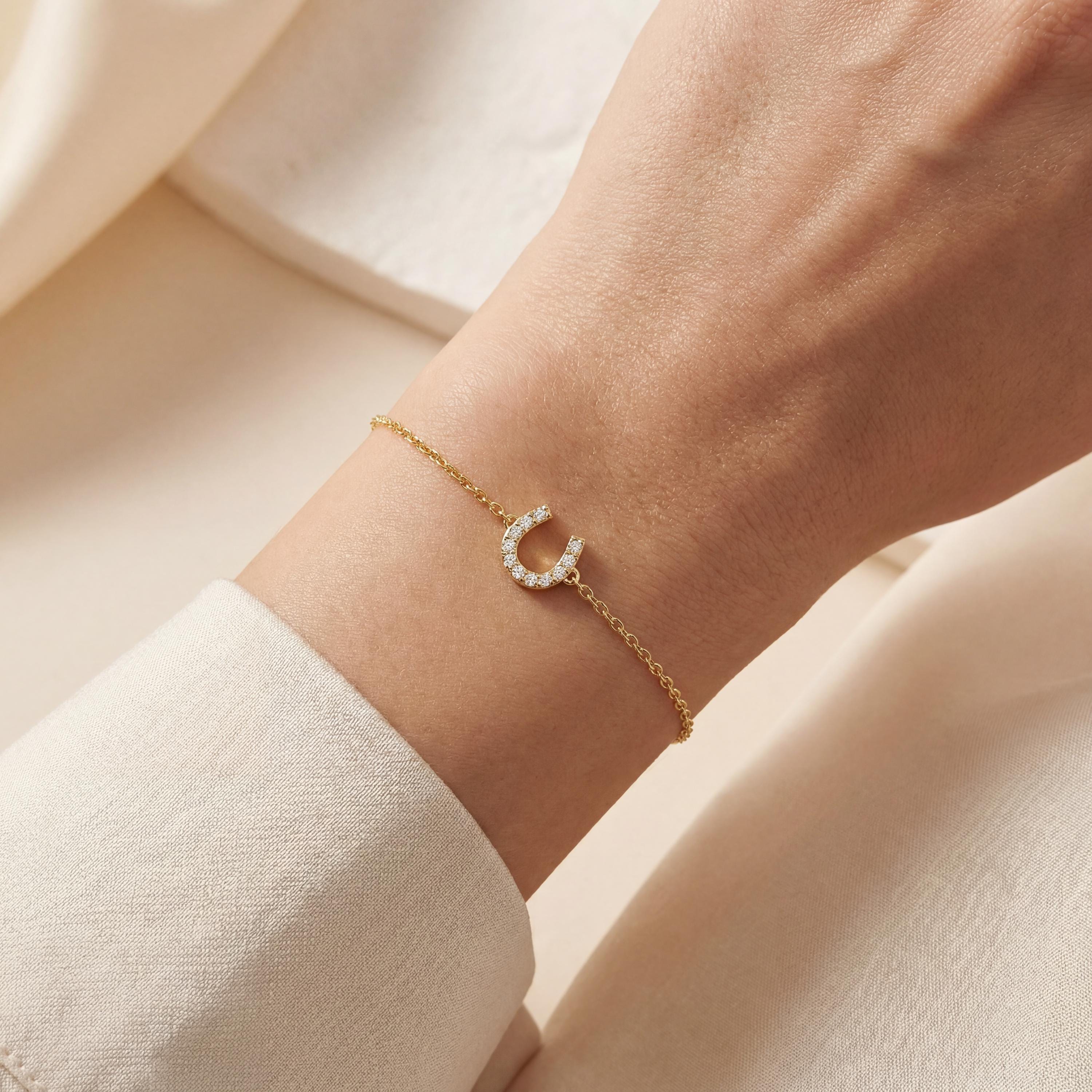 Round Diamond Pave 14K Dainty Solid Gold Horseshoe Chain Link Bracelet