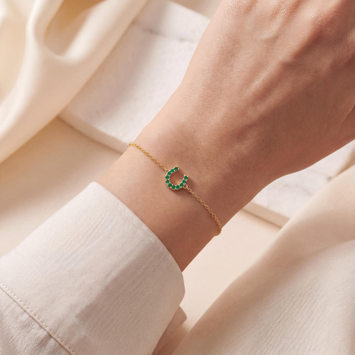 Round Emerald Pave 14K Dainty Solid Gold Horseshoe Chain Link Bracelet