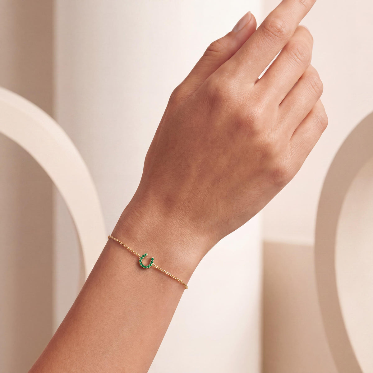 Round Emerald Pave 14K Dainty Solid Gold Horseshoe Chain Link Bracelet
