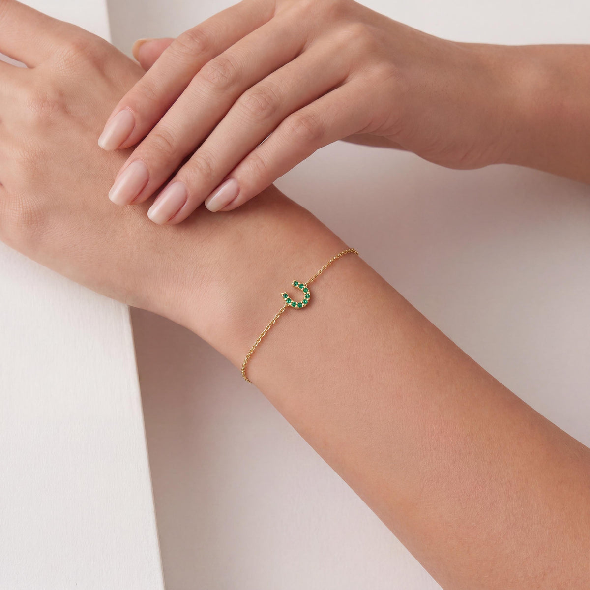 Round Emerald Pave 14K Dainty Solid Gold Horseshoe Chain Link Bracelet