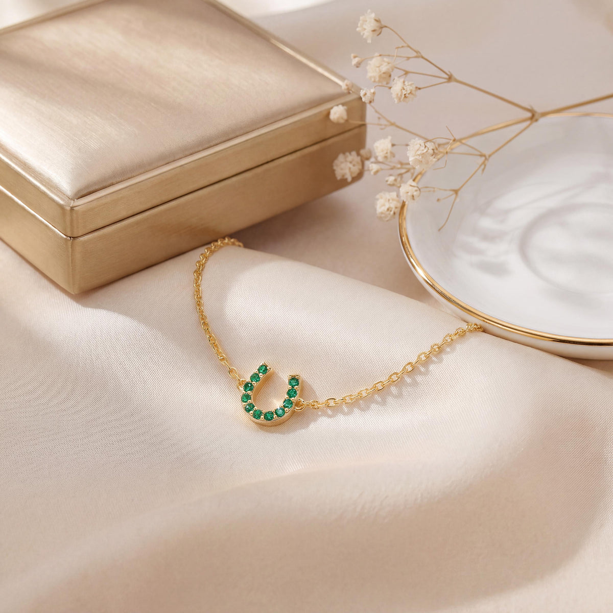Round Emerald Pave 14K Dainty Solid Gold Horseshoe Chain Link Bracelet