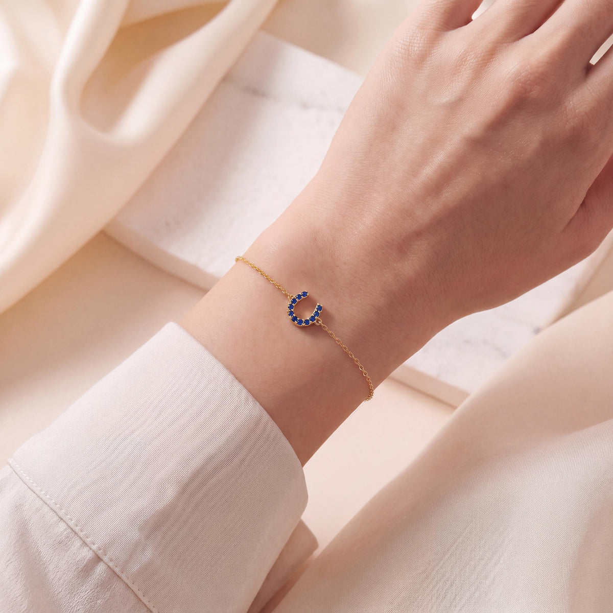 Round Sapphire Pave 14K Dainty Solid Gold Horseshoe Chain Link Bracelet