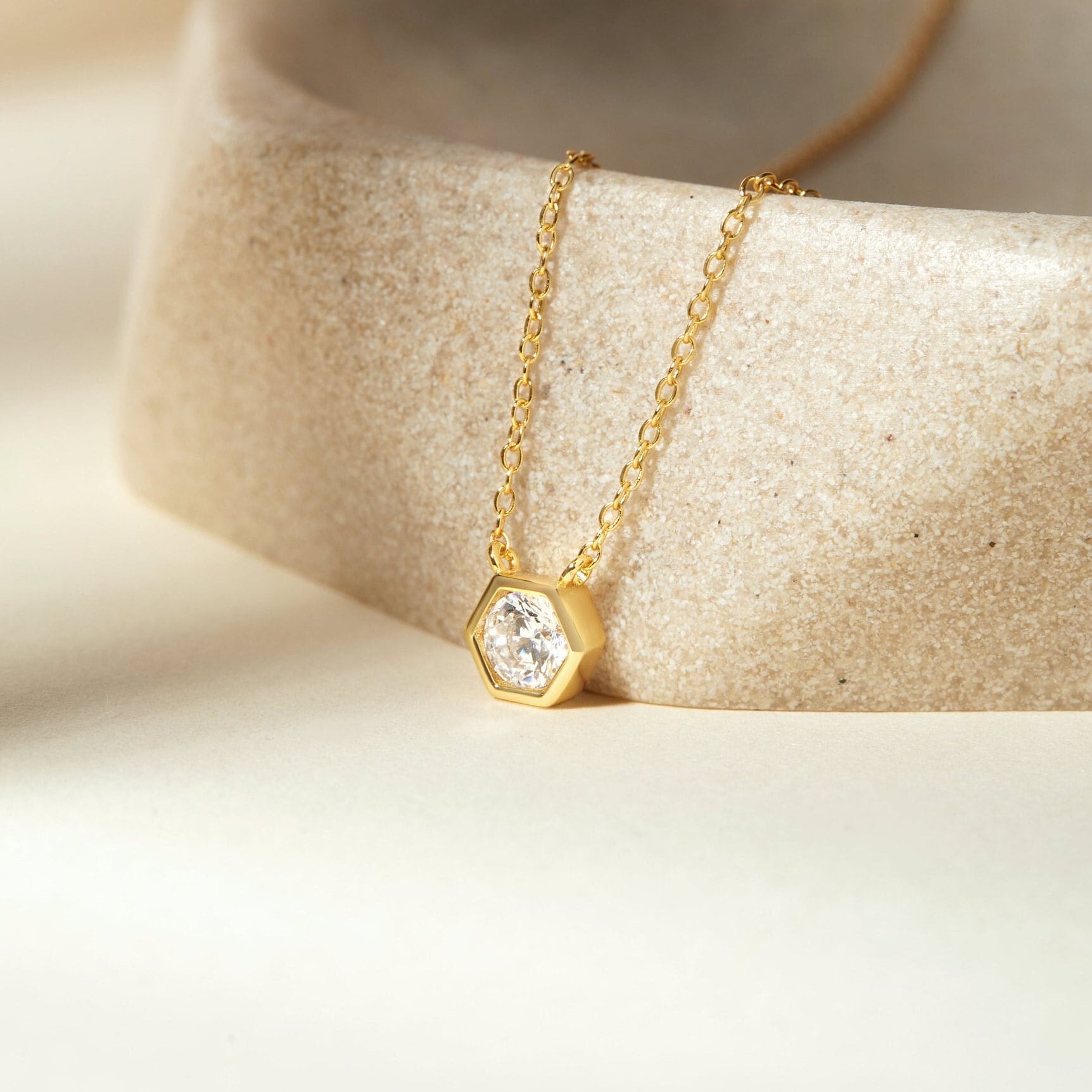 Honeycomb Gold Pendant: Round Solitaire Necklace