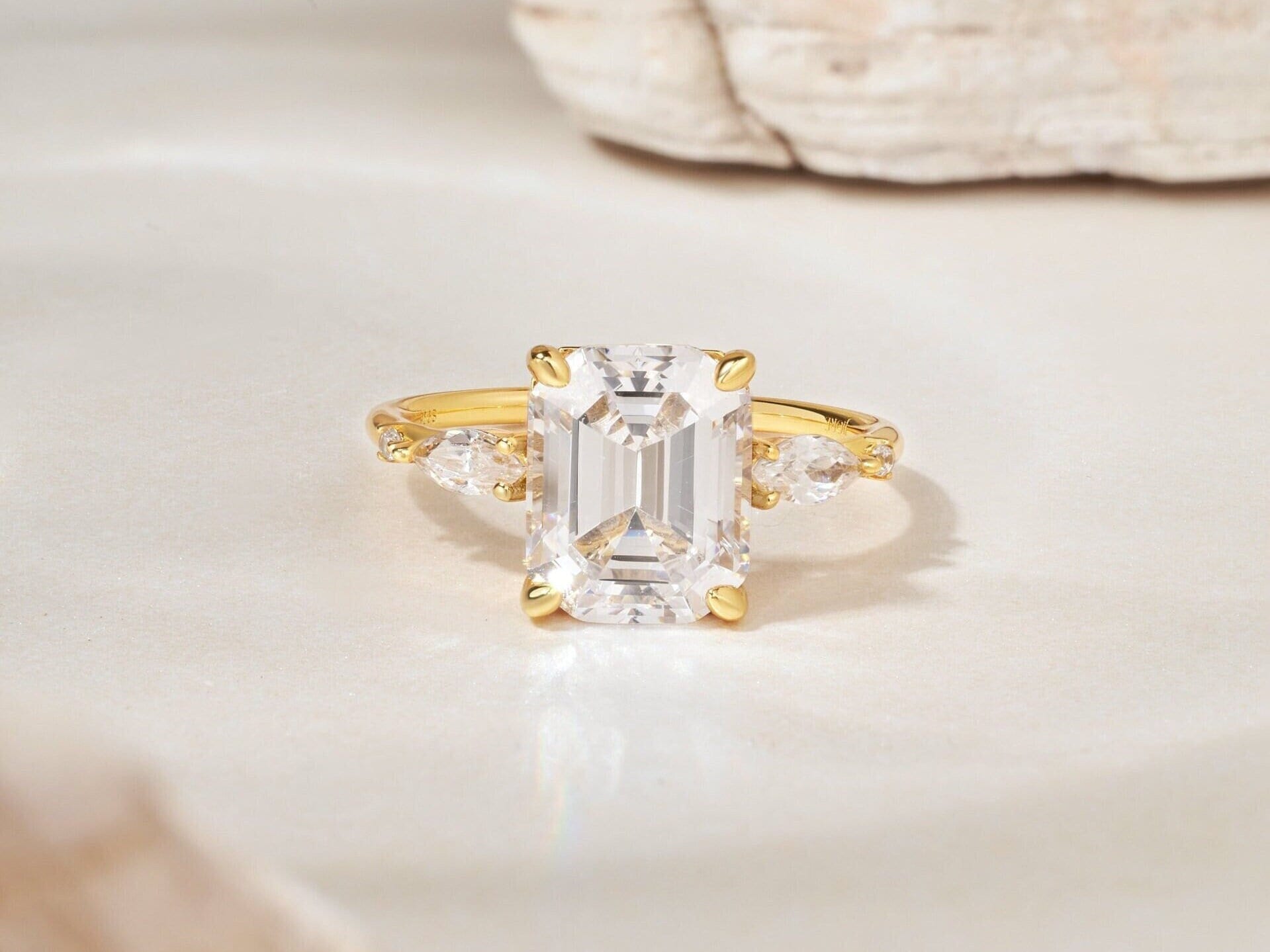 18K Gold Emerald Cut Solitaire: Art Deco Band