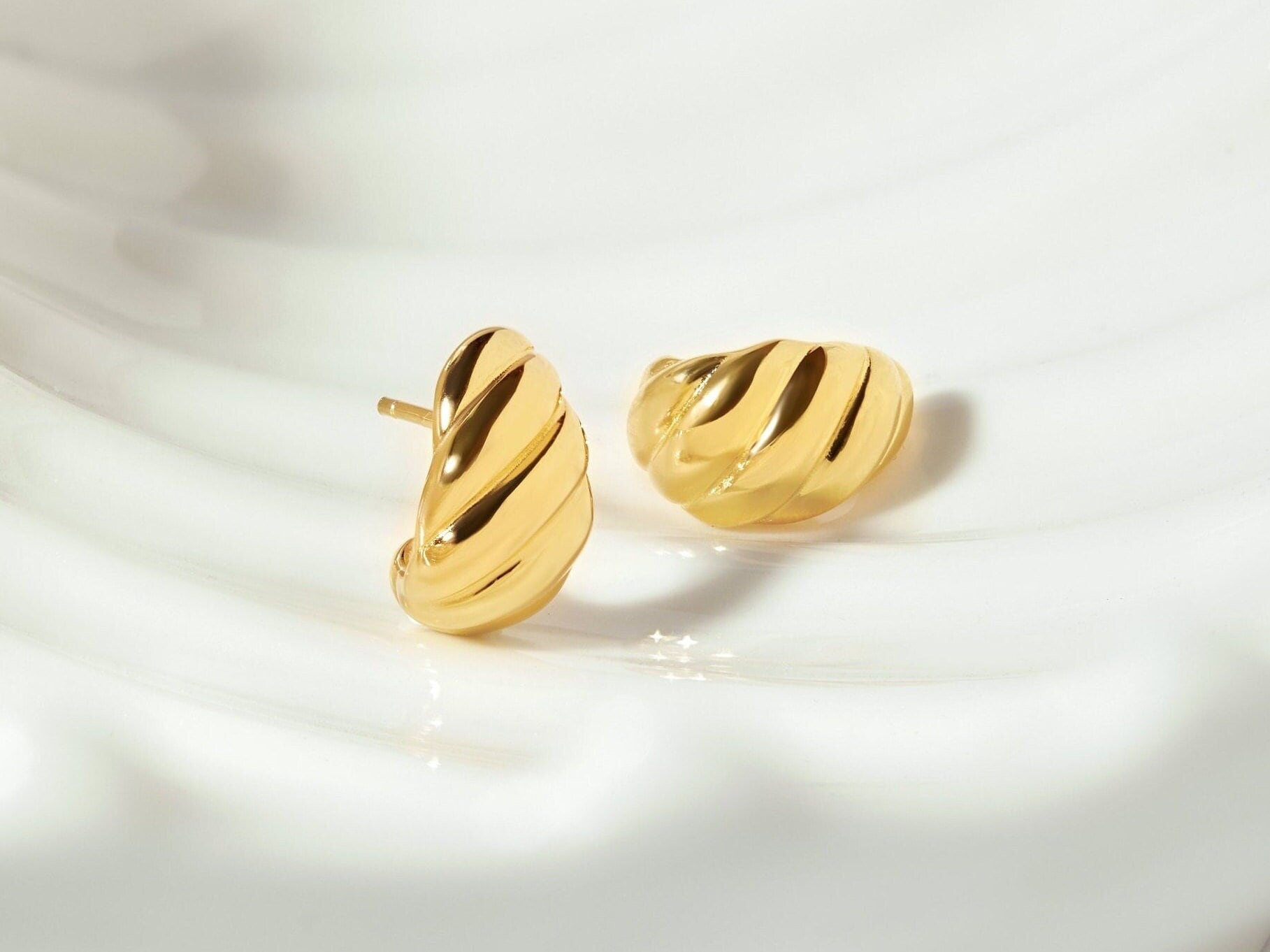 18K Gold Croissant Earrings: Twisted Dome Droplets