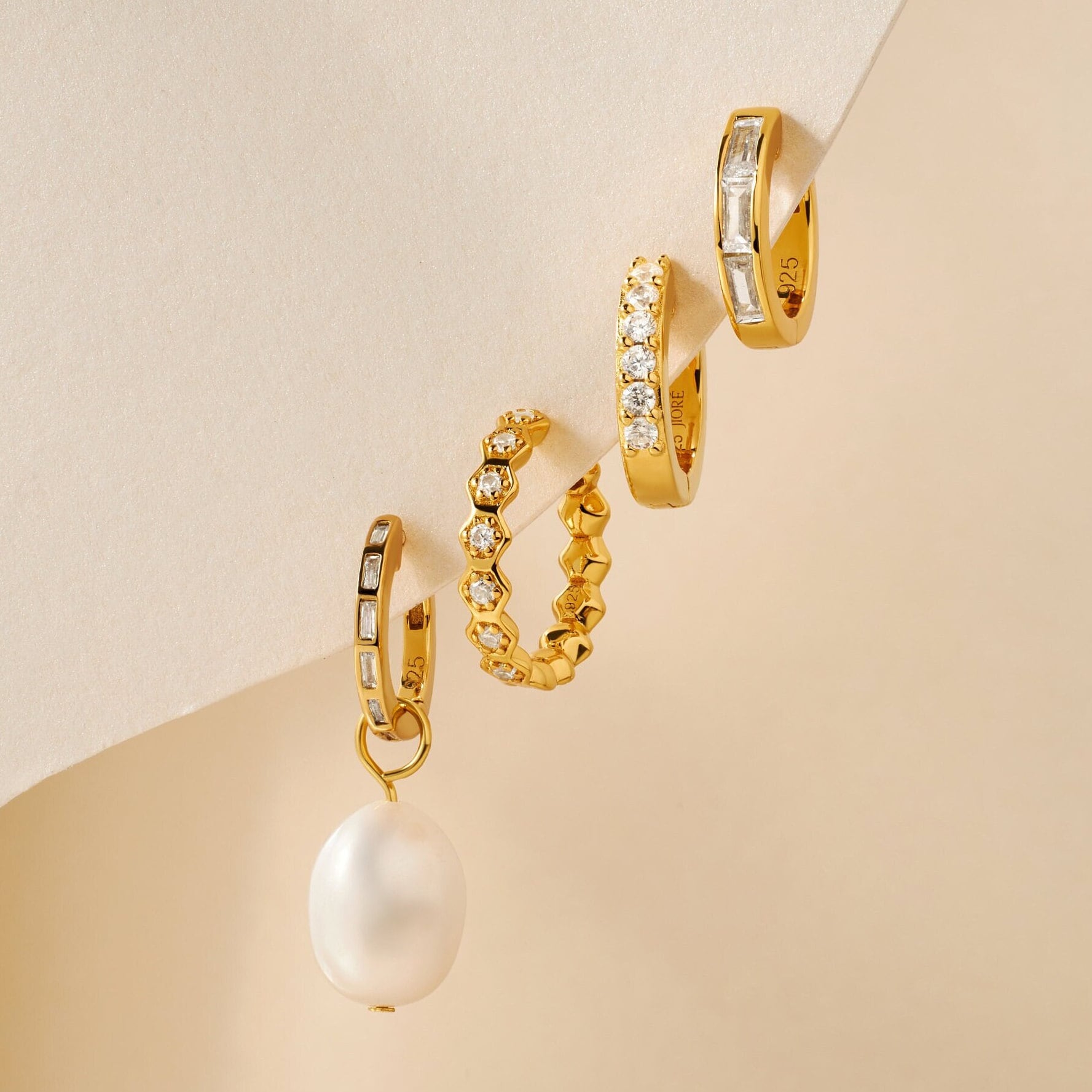 18K Gold Baguette Huggies: Elegant Diamond Earring